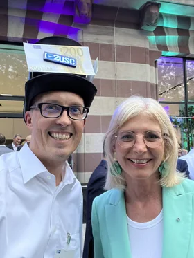 "Budget-Verdoppler" Christian Hinreiner zusammen mit Ulrike Scharf, Bayerische Staatsministerin für Familie, Arbeit und Soziales beim IHK Jahresempfang 2026 "Budget-Verdoppler" Christian Hinreiner zusammen mit Ulrike Scharf, Bayerische Staatsministerin für Familie, Arbeit und Soziales beim IHK Jahresempfang 2026